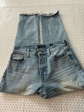 Lucky Brand Light Blue Denim Jeans with Raw Hem High Rise Mom Jeans Drew